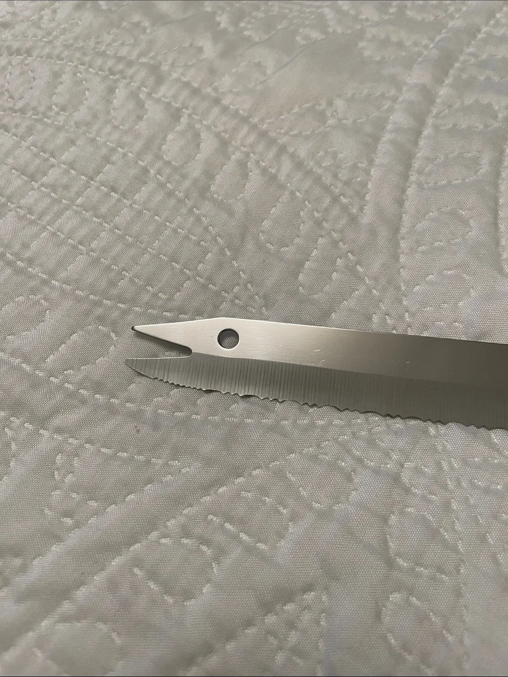 Like NEW MULTI-Edge Stainless Steel Long Serrated Knife for Breads & Cakes SHARP